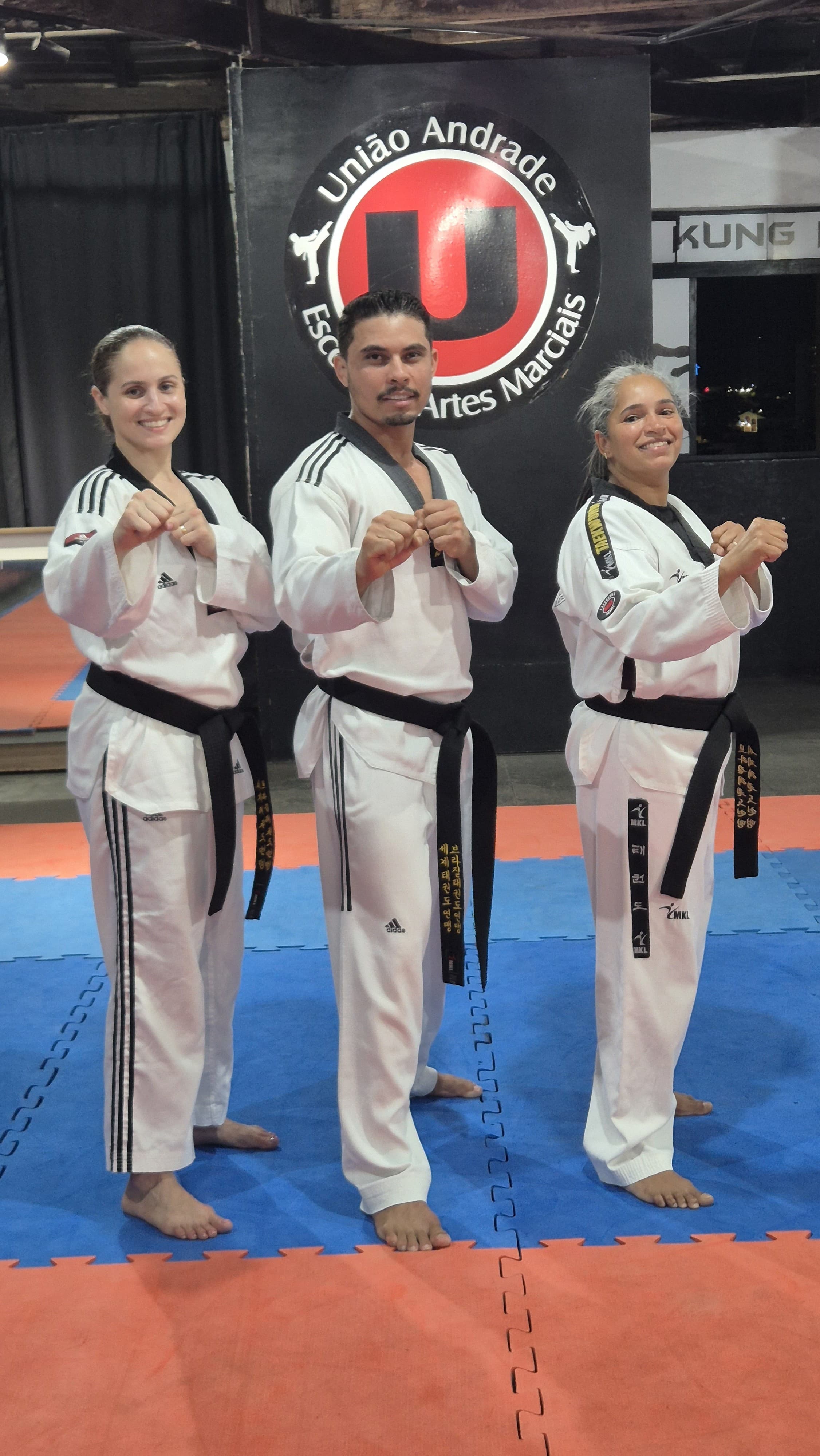 Kyosanim Nayara, Kyosanim Joildo e Kyosanim Ritinha, faixas-pretas da União Andrade